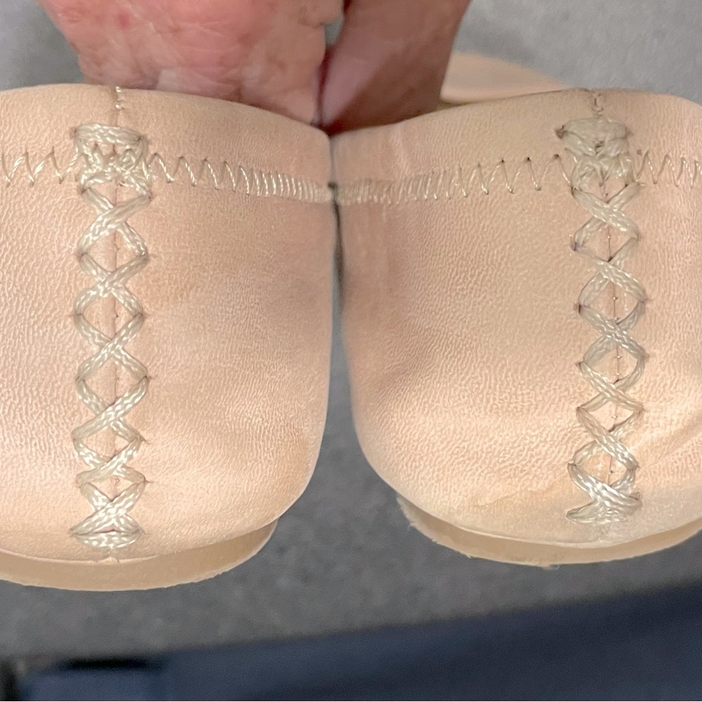 Lucky Brand Ladies Leather Flats Shoes, used in good condition. Size 8M - Picture 3 of 6